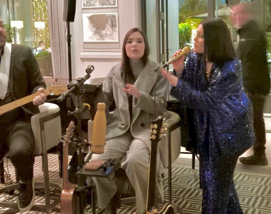 Jessie J dá canja surpresa em hotel de luxo após show no The Town