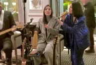 Jessie J dá canja surpresa em hotel de luxo após show no The Town