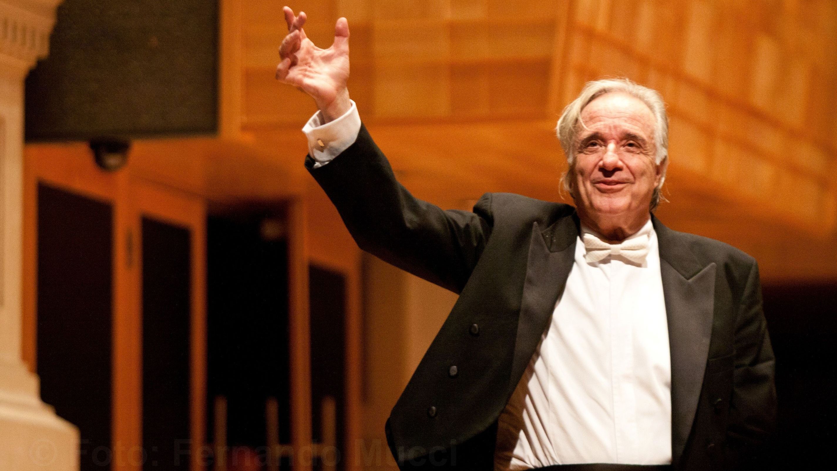 João Carlos Martins é reconhecido como um dos maiores intérpretes de Johann Sebastian Bach, tendo gravado a obra completa para teclado do renomado compositor