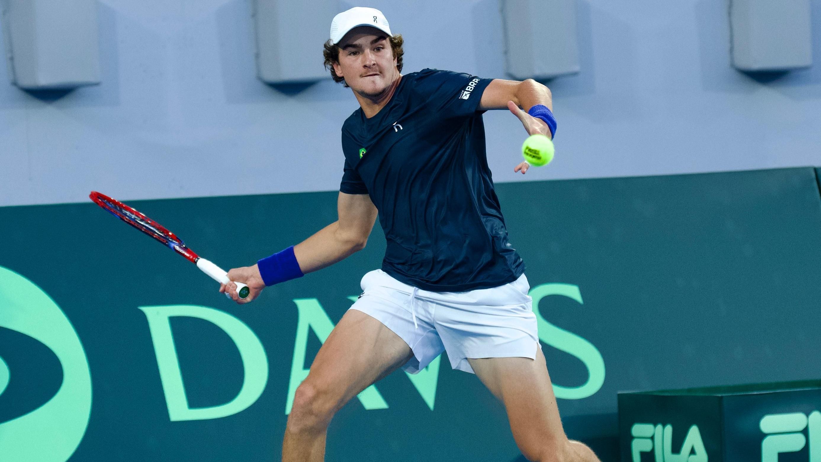 João Fonseca vence o grego Stefanos Tsitsipas em Atenas pela Copa Davis