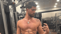 João Guilherme exibe abdômen trincado e tatuagens em treino sem camisa