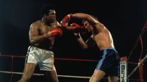 Muhammad Ali em combate com Joe Bugner, em 1975