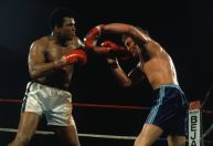 Campeão europeu de boxe que lutou duas vezes com Ali morre aos 75 anos