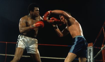 Muhammad Ali em combate com Joe Bugner, em 1975