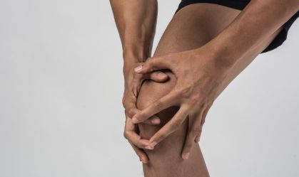 Amanheceu com o seu joelho travado? Dor pode ser sinal precoce de artrose