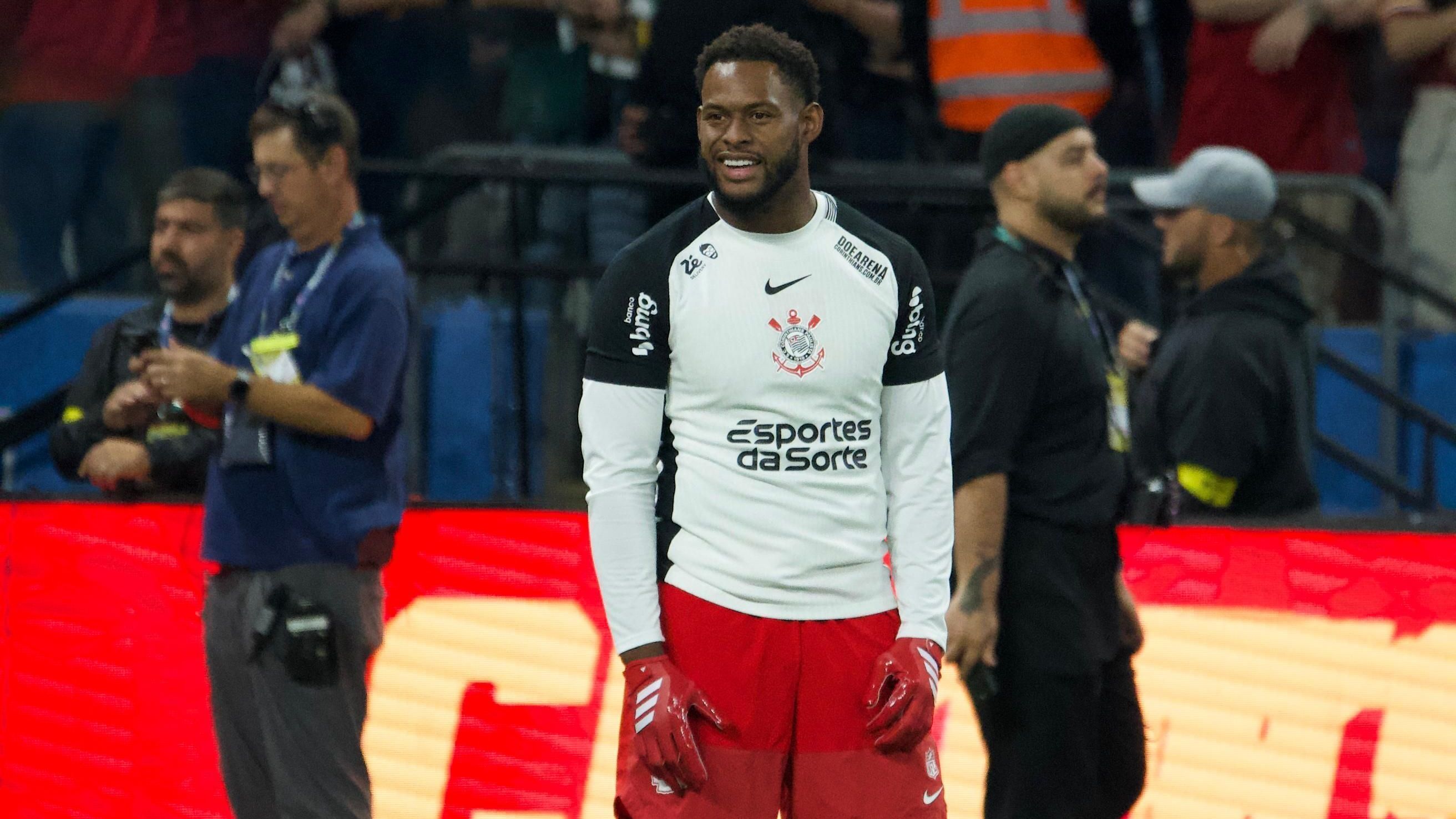 JuJu Smith-Schuster, jogador do Kansas City Chiefs, com a camisa do Corinthians