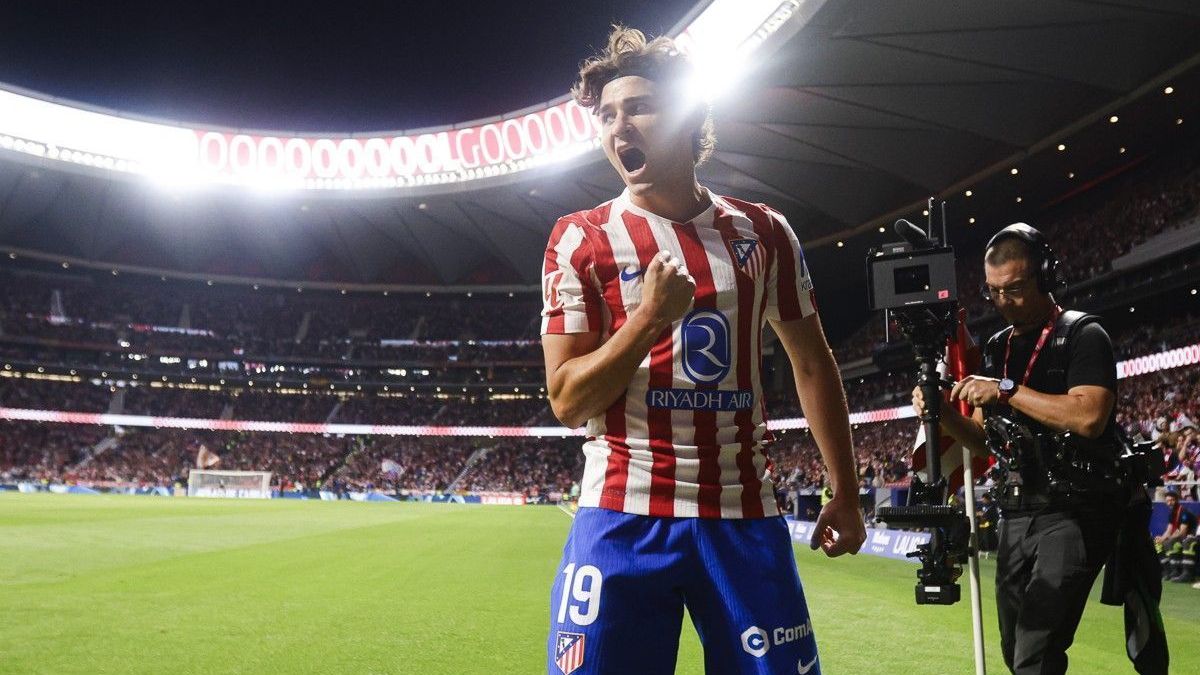 Julián Álvarez comemorando um dos seus gols na vitória do Atlético de Madrid sobre o Rayo Vallecano, pela La Liga