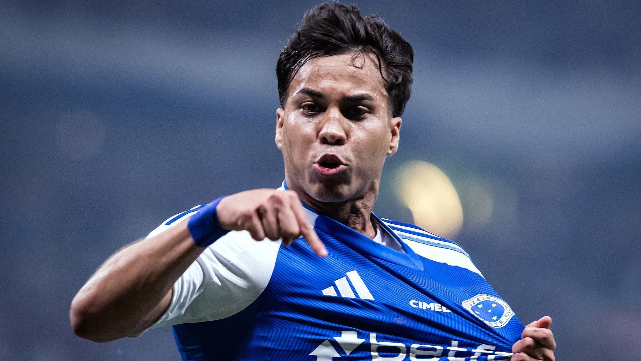 Kaio Jorge, do Cruzeiro, comemorando seu gol no clássico mineiro, pelas quartas da Copa do Brasil