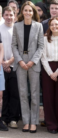 Kate Middleton usa estampa Príncipe de Gales • Mark Cuthbert/UK Press via Getty Images