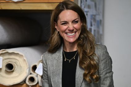 Kate Middleton usa estampa clássico de príncipe William