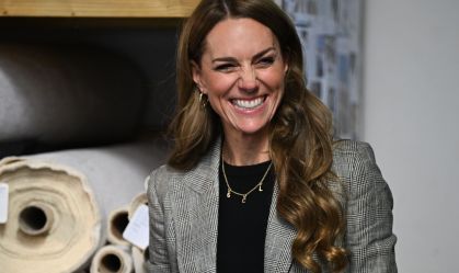Kate Middleton usa look com estampa Príncipe de Gales; veja