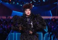 VMA 2025: Lady Gaga se emociona ao dedicar prêmio a fãs e ao noivo