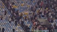 Torcida do Lanús entra em conflito com a polícia no Maracanã; veja