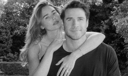Ex-marido de Miley Cyrus, Liam Hemsworth pede modelo em casamento
