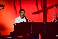 Lionel Richie se declara após show no The Town: "Ainda sinto o amor"
