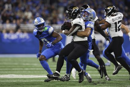 Travis Etienne, do Jacksonville Jaguars, em ação contra o Detroit Lions