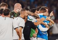 Ex-Flamengo marca na estreia, mas Pisa perde para o Napoli na Serie A; veja