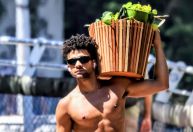 Lucas Leto se surpreende com fotos de paparazzi: "Ficando famoso"