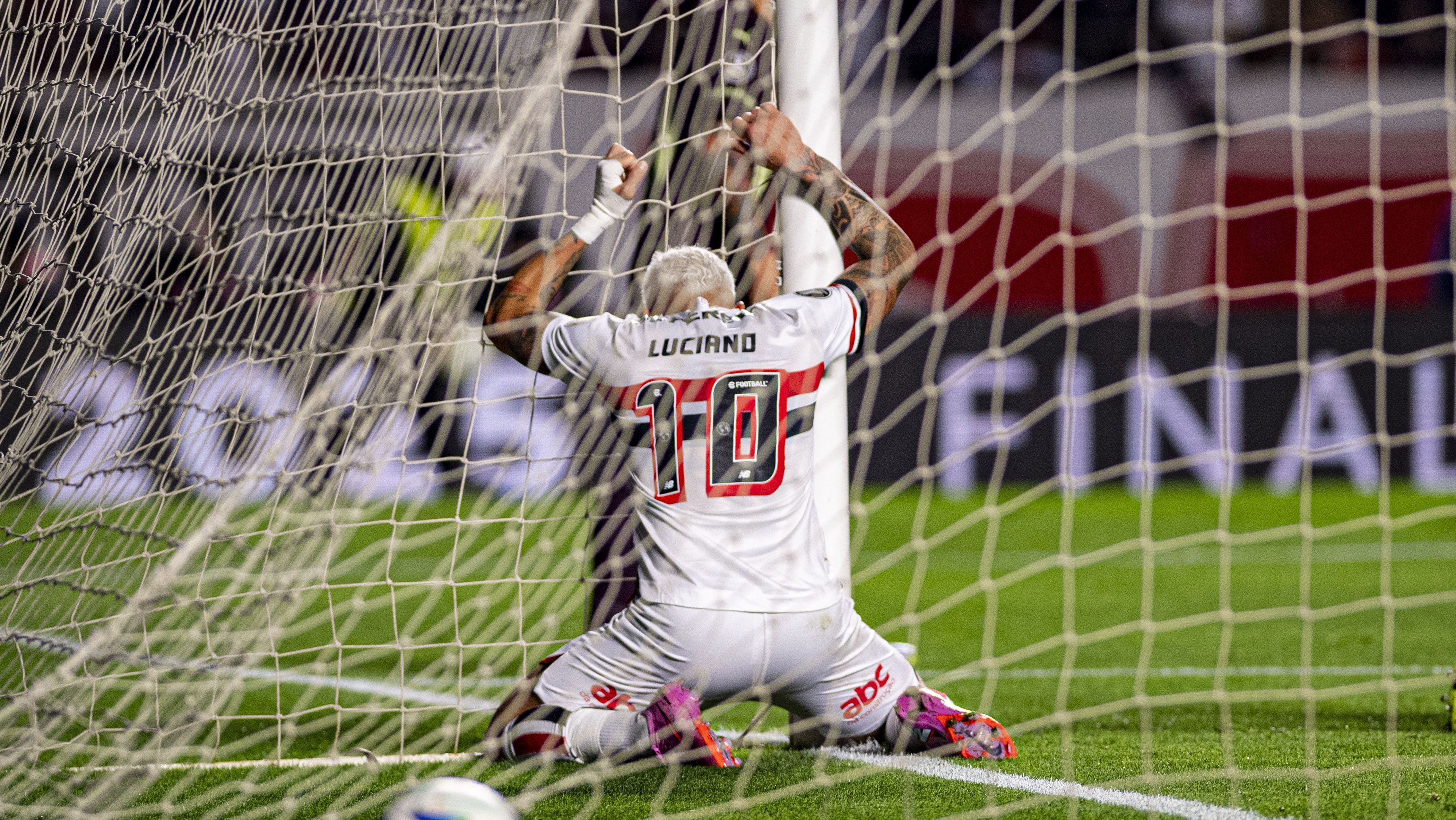 Luciano lamenta chance clara perdida em São Paulo 0 x 1 LDU pela Libertadores