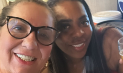 Mãe de Virginia posta foto com mãe de Vini Jr. e diz: "Nova amizade"