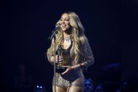 Mariah Carey revisita hits no palco no VMA após 20 anos; veja como foi