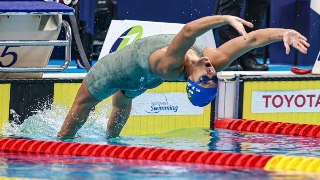 Mariana Gesteira, campeã dos 100m costas, da classe S9, no Mundial de Natação paralímpica em Singapura