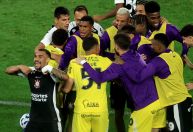 Em jogo morno, Corinthians castiga erros e vence Fluminense no Brasileirão