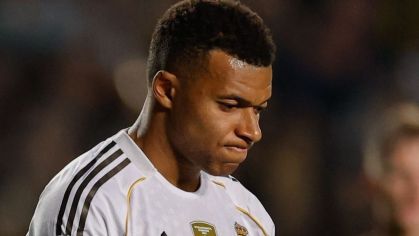 Mbappé comemora um dos gols do Real Madrid contra o Kairat