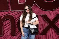 Buscas por Megan Stalter crescem após o red carpet do Emmy 2025