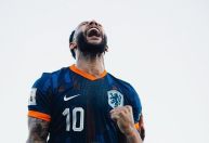 Memphis bate van Persie e se torna maior artilheiro da seleção da Holanda
