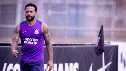 Memphis Depay se recupera de edema na coxa