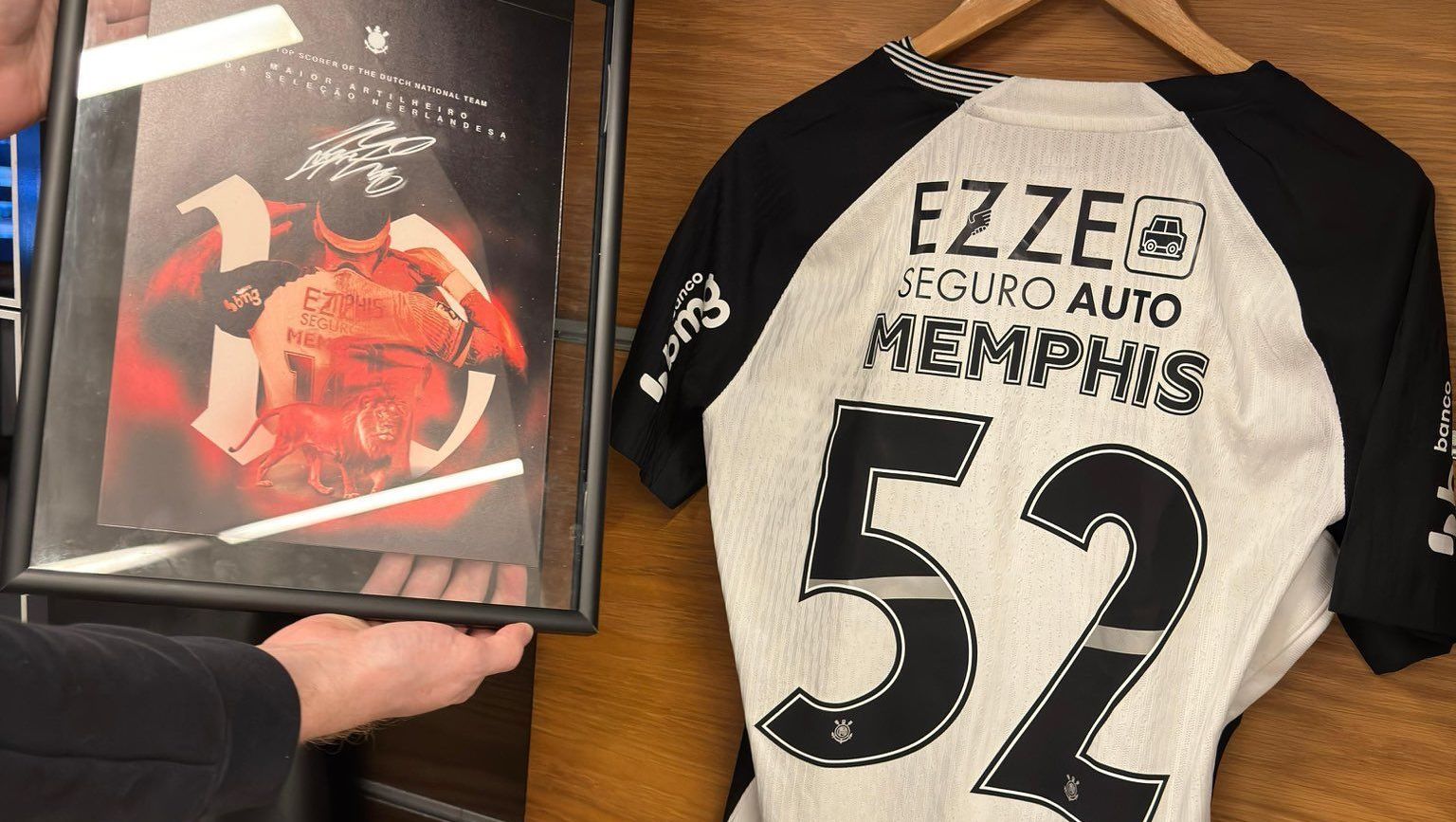Homenagem do Corinthians para Memphis Depay