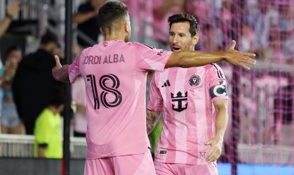 Jordi Alba e Lionel Messi comemoram gol do Inter Miami contra o Seattle Sounders