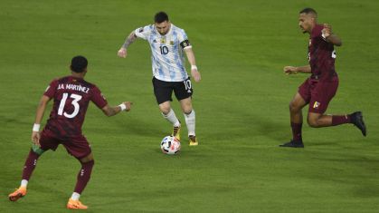Lionel Messi em ação contra a Venezuela pelas Eliminatórias de 2022