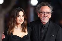 Tim Burton e Monica Bellucci anunciam fim do relacionamento após 2 anos