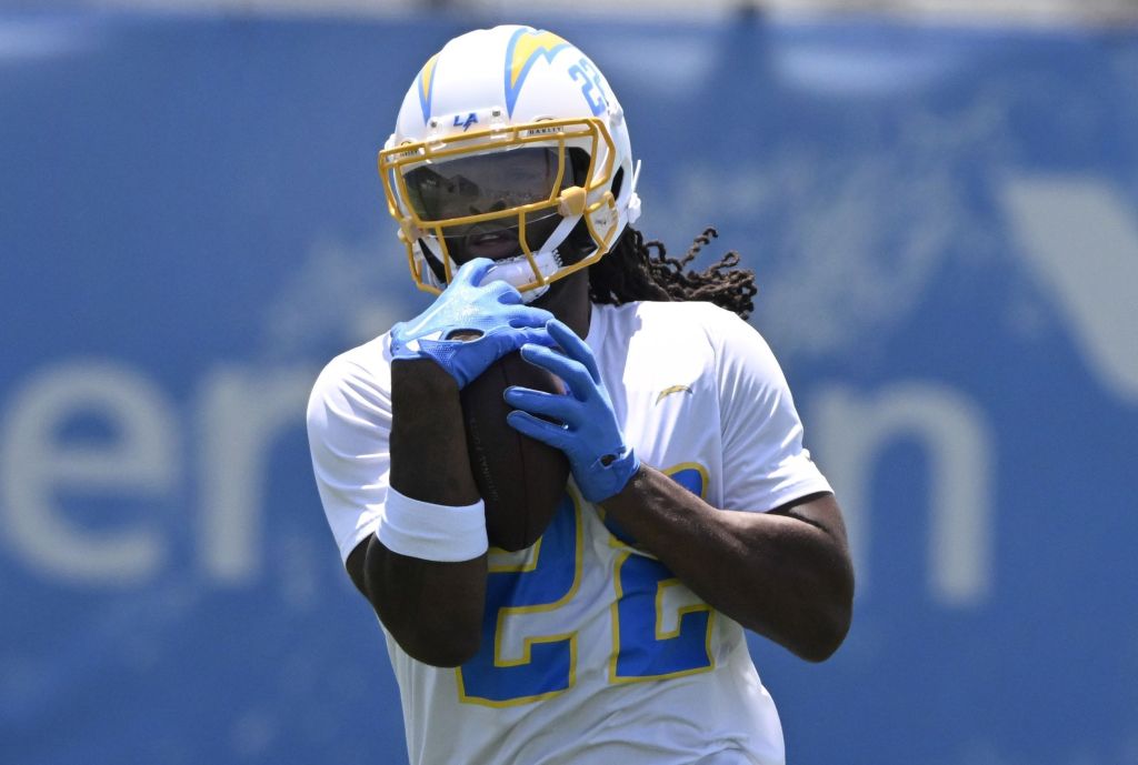 Najee Harris em treino do Los Angeles Chargers