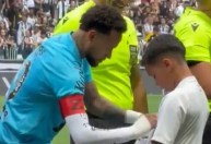 Criança consegue autógrafo de Neymar de maneira inusitada na Arena MRV