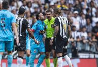 Dia de Neymar na Arena MRV tem vaias, fotos, chances incríveis e "treta"