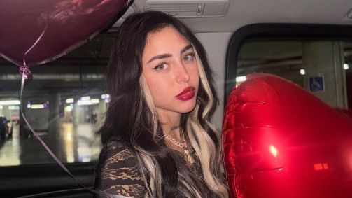 Uma de suas primeiras aparições de sucesso foi no programa "The Tonight Show Starring Jimmy Fallon", em 2021, quando se a primeira artista argentina a cantar na atração