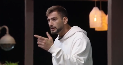 Nizam admite ser chamado de "boca de sacola", mas não de "leva e traz" • Reprodução/Record