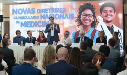 Enamed: Em meio à polêmica sobre notas, Camilo Santana nega caça às bruxas