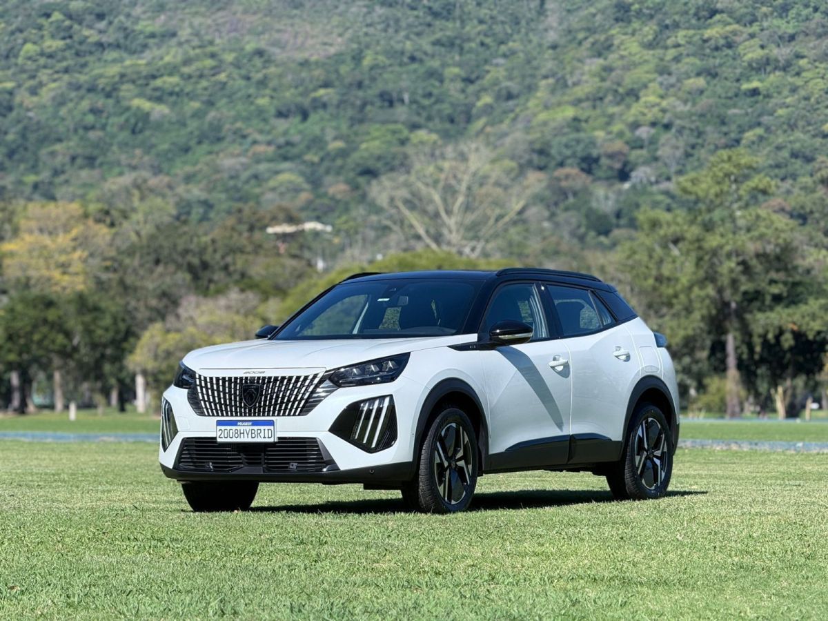 Peugeot 2008 GT Hybrid 2026 &bull; Rodrigo Barros/CNN