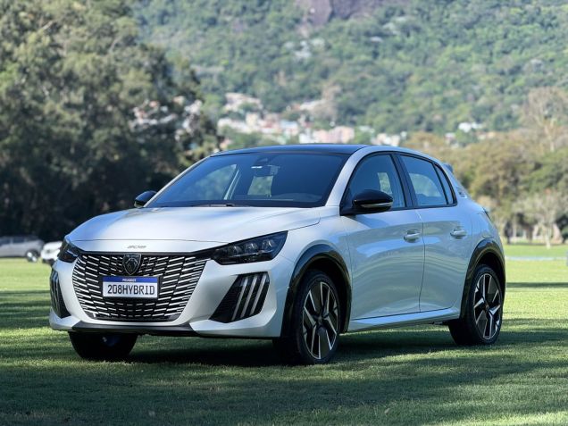 Peugeot 208 GT Hybrid 2026 • Rodrigo Barros/CNN