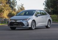 Toyota apresenta Corolla GLi Hybrid para rivalizar com BYD King