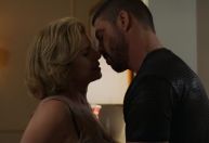 "Vale Tudo": apaixonada, Odete pede César em casamento