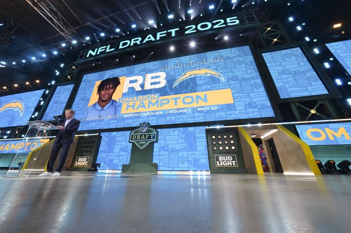 Escolha de Omarion Hampton pelo Los Angeles Chargers no Draft da NFL • Perry Knotts/Getty Images