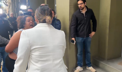 Irmã de "Leo do Moinho" foi presa com drogas e lista de moradores da favela