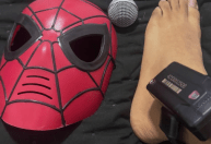 Oruam exibe tornozeleira eletrônica após deixar prisão; veja