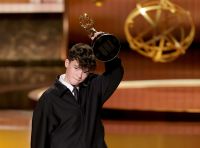 Emmy 2025: Owen Cooper, de "Adolescência", é o mais jovem a vencer prêmio