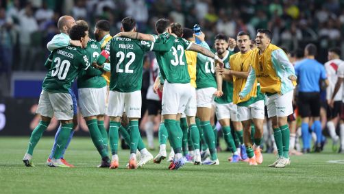 Jogadores do Palmeiras comemoram a classificação para a semifinal da Libertadores sobre o River Plate